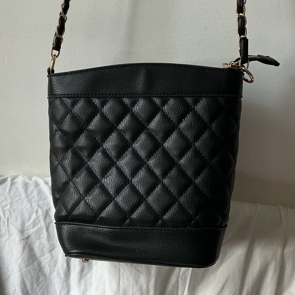 Chic Black Quilted Crossbody Bag